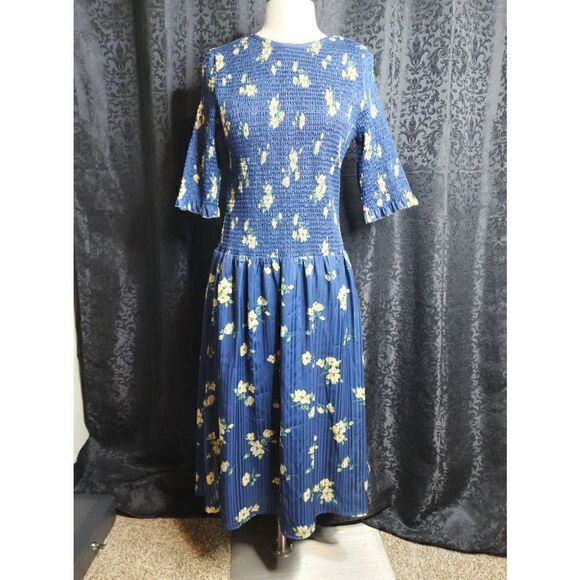 Ali & Jay | Barnsdell Smocked Floral Midi Dress - Picture 2 of 6